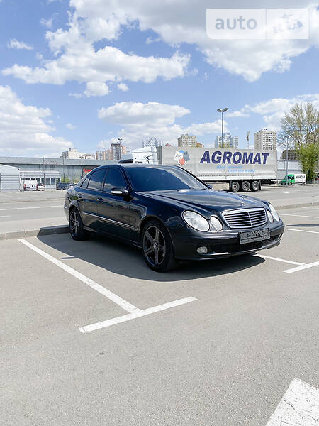 Седан Mercedes-Benz E-Class 2003 в Києві