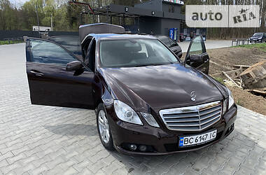 Седан Mercedes-Benz E-Class 2010 в 