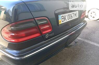 Седан Mercedes-Benz E-Class 2001 в 