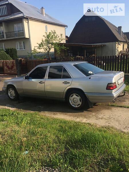 Седан Mercedes-Benz E-Class 1995 в Сваляві фото 27 Седан Mercedes-Benz E-Class 1995 в Сваляві