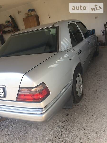 Седан Mercedes-Benz E-Class 1995 в Сваляві фото 48 Седан Mercedes-Benz E-Class 1995 в Сваляві