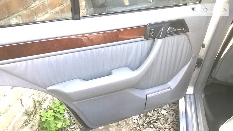 Седан Mercedes-Benz E-Class 1989 в Києві