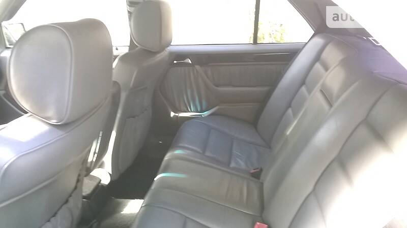 Седан Mercedes-Benz E-Class 1989 в Києві