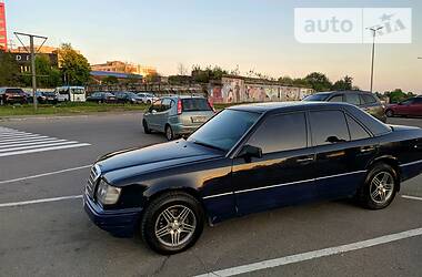 Седан Mercedes-Benz E-Class 1989 в 