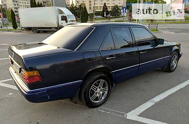 Седан Mercedes-Benz E-Class 1989 в 