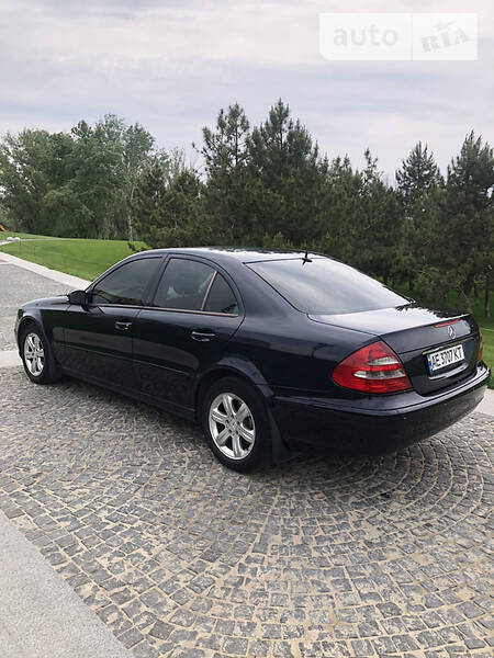 Седан Mercedes-Benz E-Class 2005 в Дніпрі