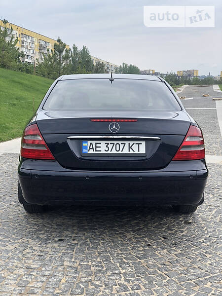 Седан Mercedes-Benz E-Class 2005 в Дніпрі