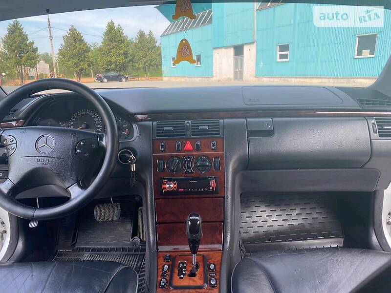 Седан Mercedes-Benz E-Class 2000 в Коломиї