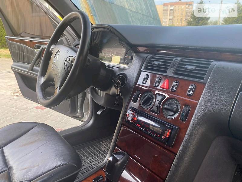 Седан Mercedes-Benz E-Class 2000 в Коломиї