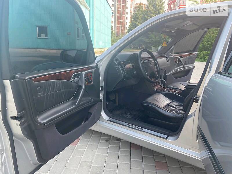 Седан Mercedes-Benz E-Class 2000 в Коломиї