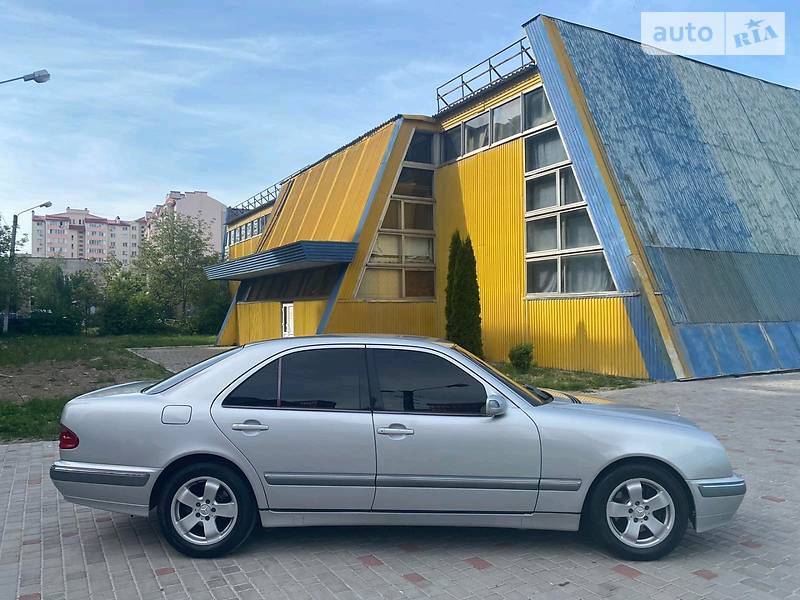 Седан Mercedes-Benz E-Class 2000 в Коломиї