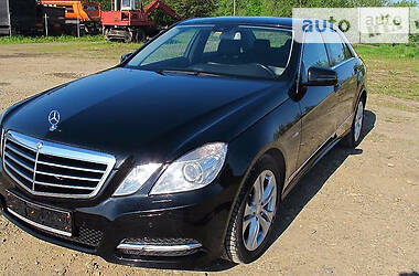 Седан Mercedes-Benz E-Class 2011 в Черновцах