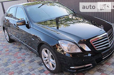 Седан Mercedes-Benz E-Class 2011 в Чернівцях