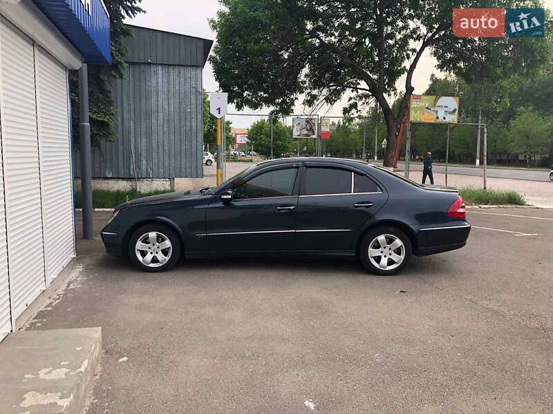 Седан Mercedes-Benz E-Class 2005 в Миколаєві