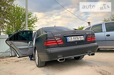 Седан Mercedes-Benz E-Class 1999 в 