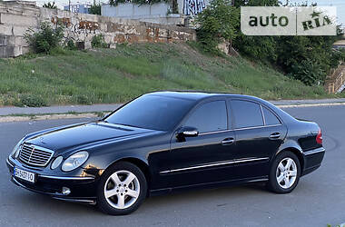 Седан Mercedes-Benz E-Class 2004 в 