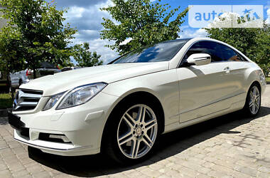 Купе Mercedes-Benz E-Class 2010 в 