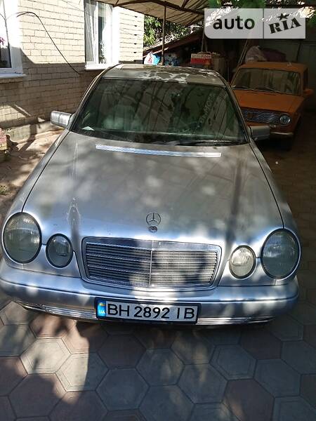 Седан Mercedes-Benz E-Class 1998 в Одессе