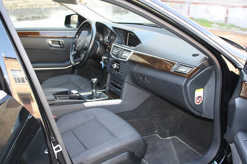 Седан Mercedes-Benz E-Class 2011 в Києві