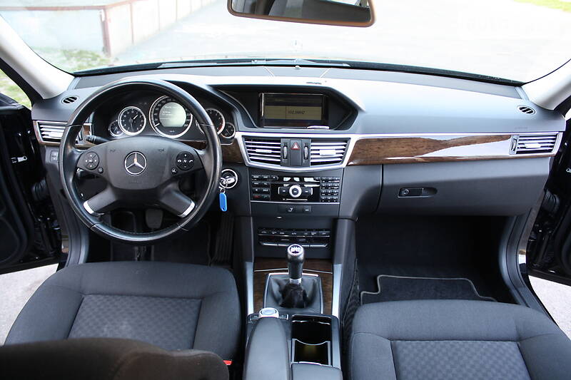 Седан Mercedes-Benz E-Class 2011 в Києві