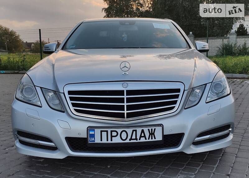 Седан Mercedes-Benz E-Class 2011 в Чернівцях