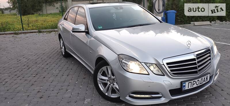 Седан Mercedes-Benz E-Class 2011 в Чернівцях
