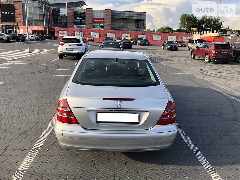 Седан Mercedes-Benz E-Class 2002 в Львові