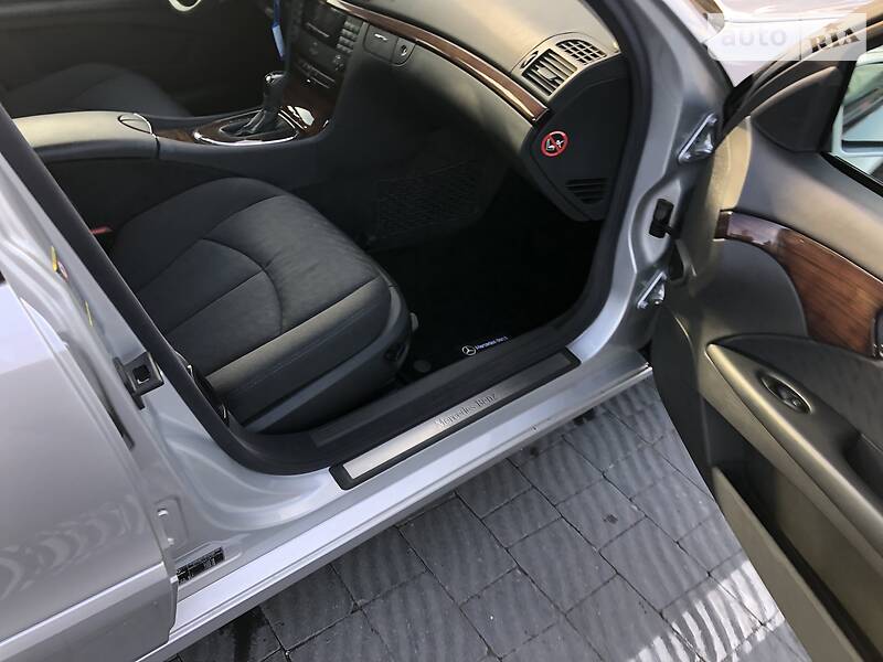 Седан Mercedes-Benz E-Class 2002 в Львові