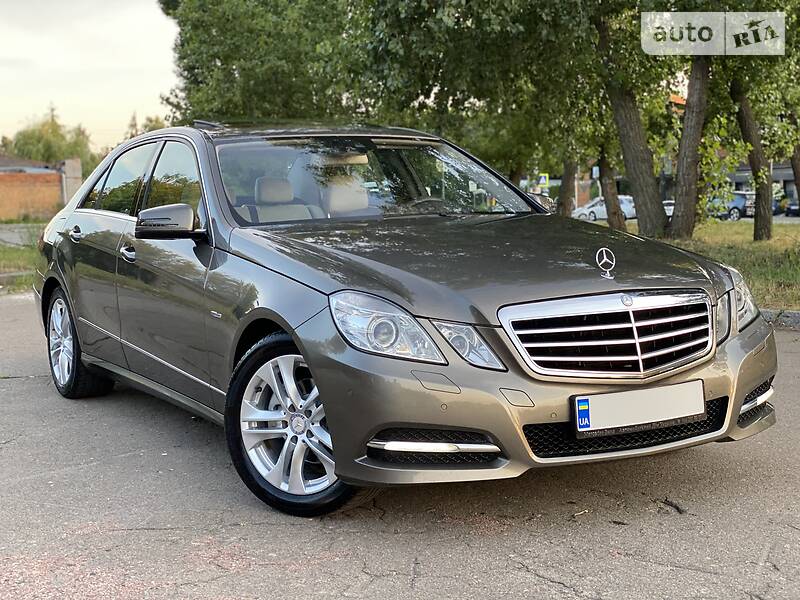 Седан Mercedes-Benz E-Class 2012 в Києві