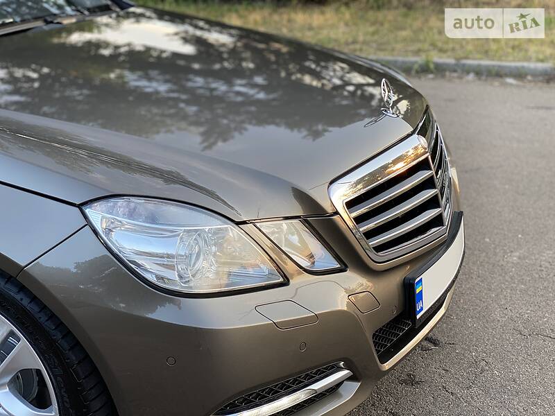 Седан Mercedes-Benz E-Class 2012 в Києві