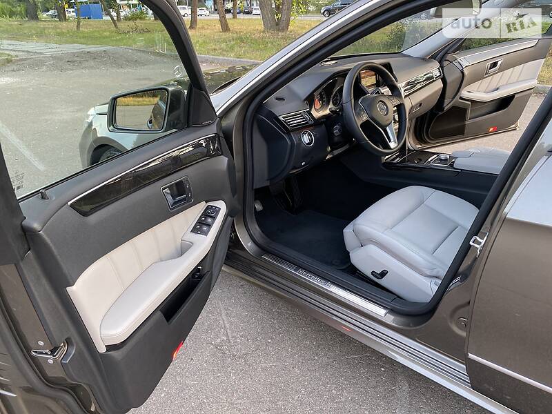 Седан Mercedes-Benz E-Class 2012 в Києві
