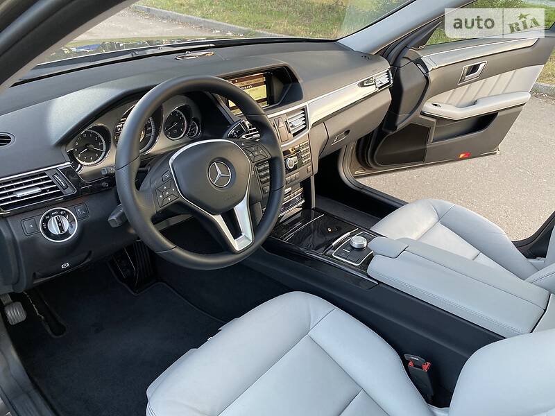 Седан Mercedes-Benz E-Class 2012 в Києві