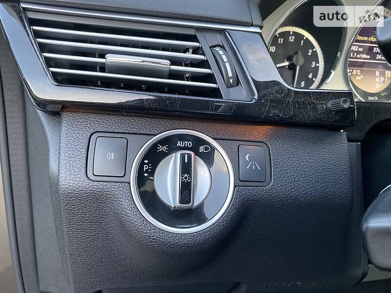 Седан Mercedes-Benz E-Class 2012 в Києві