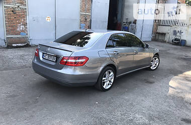 Седан Mercedes-Benz E-Class 2010 в Дніпрі