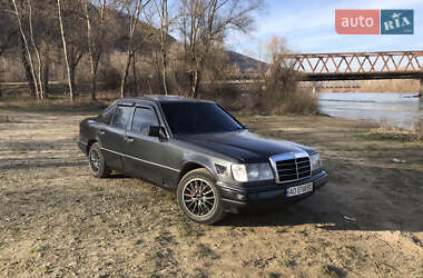 Седан Mercedes-Benz E-Class 1986 в Виноградові