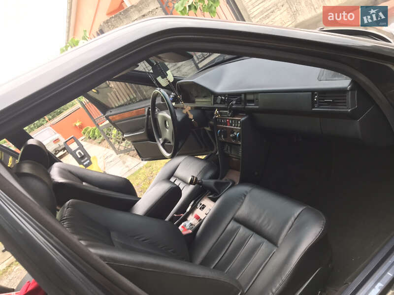 Седан Mercedes-Benz E-Class 1986 в Виноградові