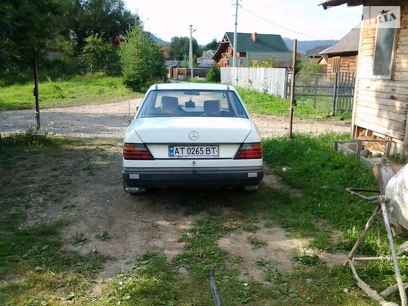 Седан Mercedes-Benz E-Class 1989 в Яремчі