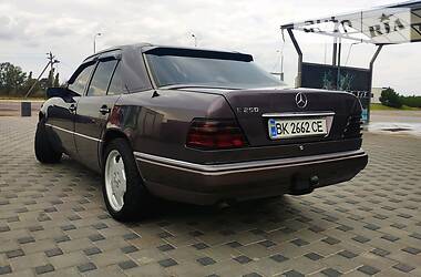 Седан Mercedes-Benz E-Class 1994 в 