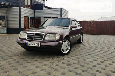 Седан Mercedes-Benz E-Class 1994 в Сарнах