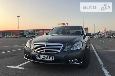 Седан Mercedes-Benz E-Class 2009 в Ровно