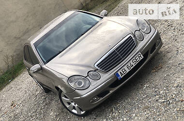 Седан Mercedes-Benz E-Class 2002 в Черновцах