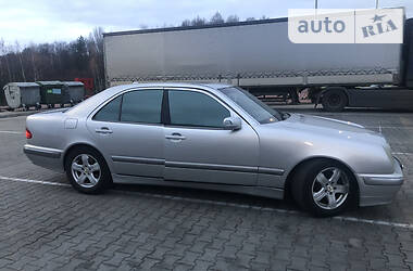 Седан Mercedes-Benz E-Class 2000 в Житомире