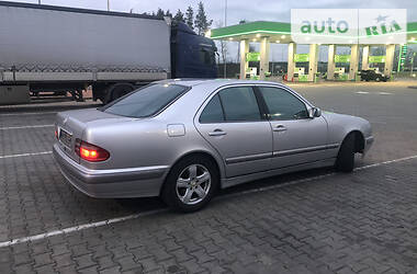 Седан Mercedes-Benz E-Class 2000 в Житомире