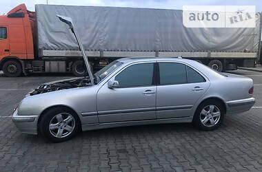 Седан Mercedes-Benz E-Class 2000 в Житомире