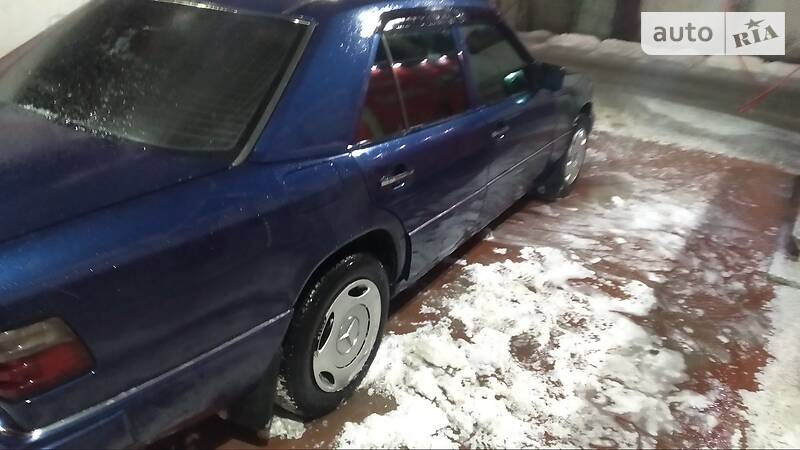 Седан Mercedes-Benz E-Class 1994 в Львові