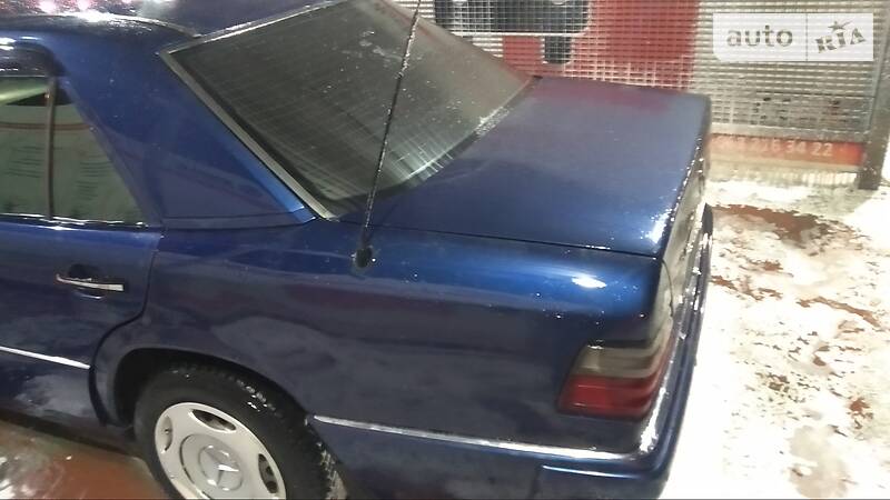 Седан Mercedes-Benz E-Class 1994 в Львові