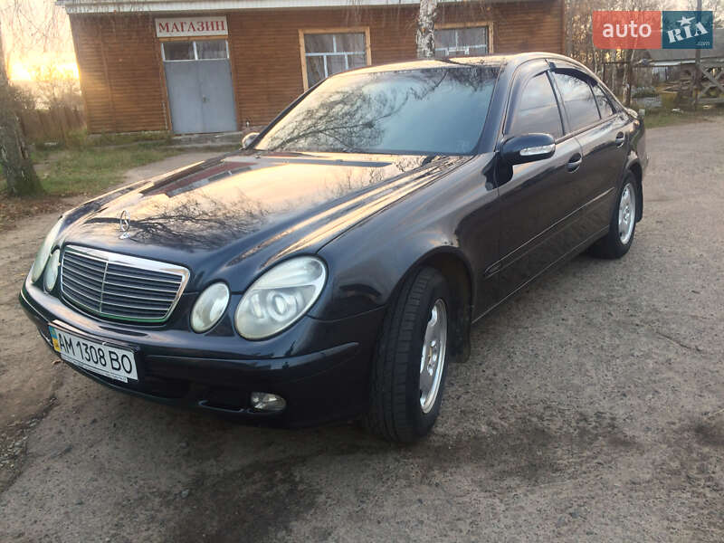 Седан Mercedes-Benz E-Class 2002 в На Новой Боровой