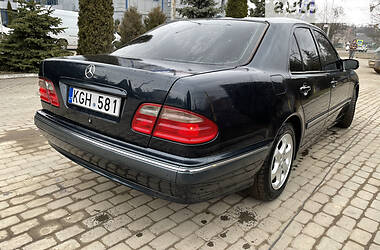 Седан Mercedes-Benz E-Class 2002 в Черновцах