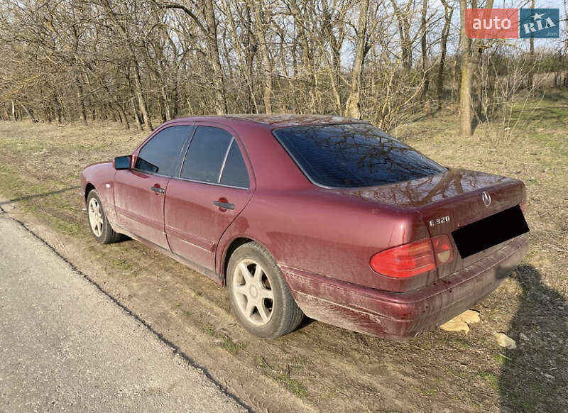 Седан Mercedes-Benz E-Class 1995 в Одессе