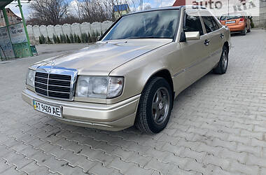 Седан Mercedes-Benz E-Class 1989 в Черновцах